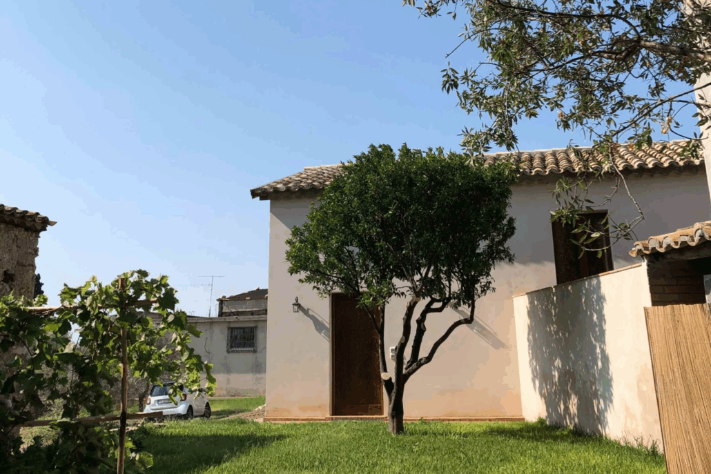 foto dell'esterno e del patio della casa del mandarino di borgo carbone